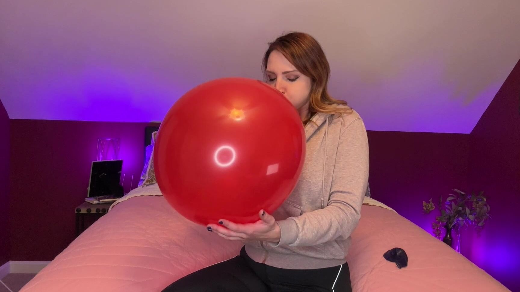 "SneezeGoddess" balloons, balloonsnonpop, fetish, redhead, redheads, sfw Blowing Big Red and Blue Balloons Non Pop Manyvids