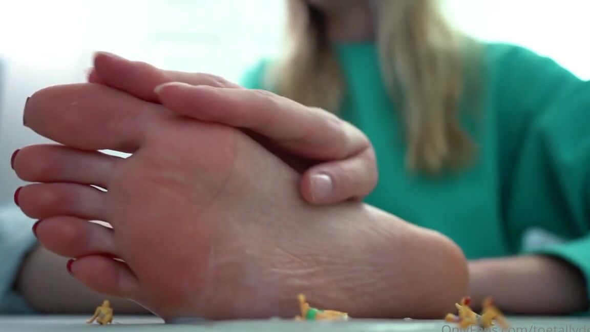 Toetallydevine Onlyfans She Hungers For The Souls Of Tiniesp