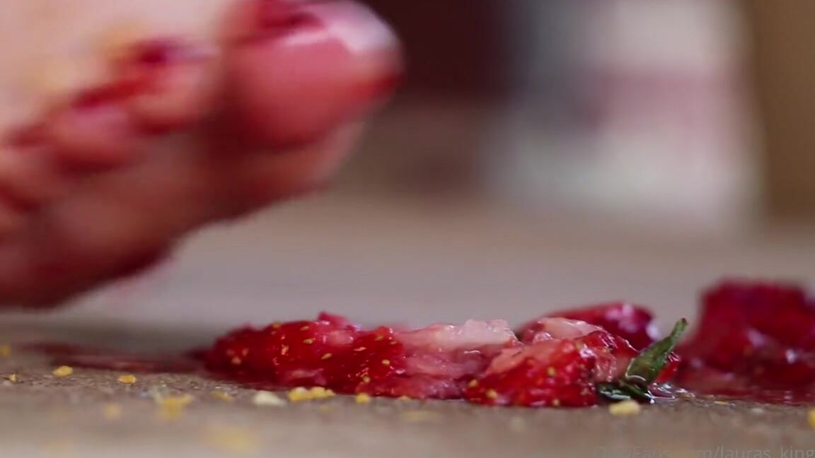 Lalalaura Nicknamed Lauras Kingdom 04 16 2024 Onlyfans Video Lauras Strawberry Squish