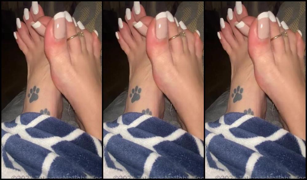 Tatianasnaughtytoes Nicknamed Tatianasnaughtytoes Onlyfans New 2022January12 Still With A Current Color Laying On The Couch And I Thought Of You Guys