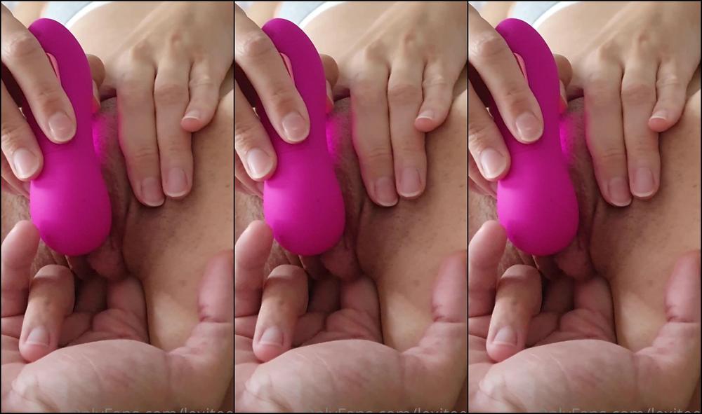lexiteen-16-05-2021-2109934617-i-love-how-my-pussy-pulses-in-this-video-toy-fingers-makes-me-cum-so-hard