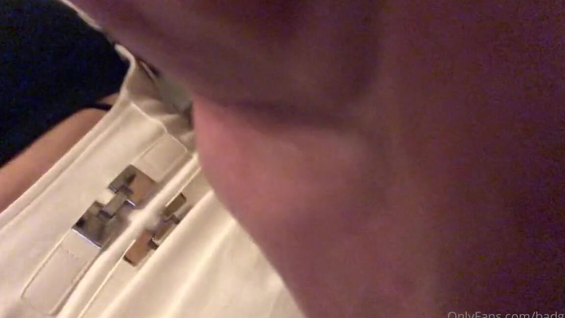 Goddessgaelle Nicknamed Badgaelle Onlyfans Je T Imagine En Train D Essayer De Voir En Dessous Mais Non Bouffon Je T Ai Dj Dis Que Ce N Tait