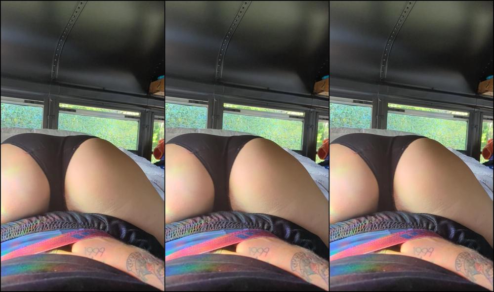 finnisfine-10-05-2022-2450803441-i-got-my-time-of-the-month...-and-i-m-so-fucking-horny...-dry-humping-feels-so-good-ja