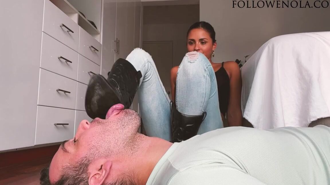 Mistress Enola Onlyfans Meal Time It Will Take Some Time To Get Used To You Eat What My Boots Feed You You Will Eat All Uvsp