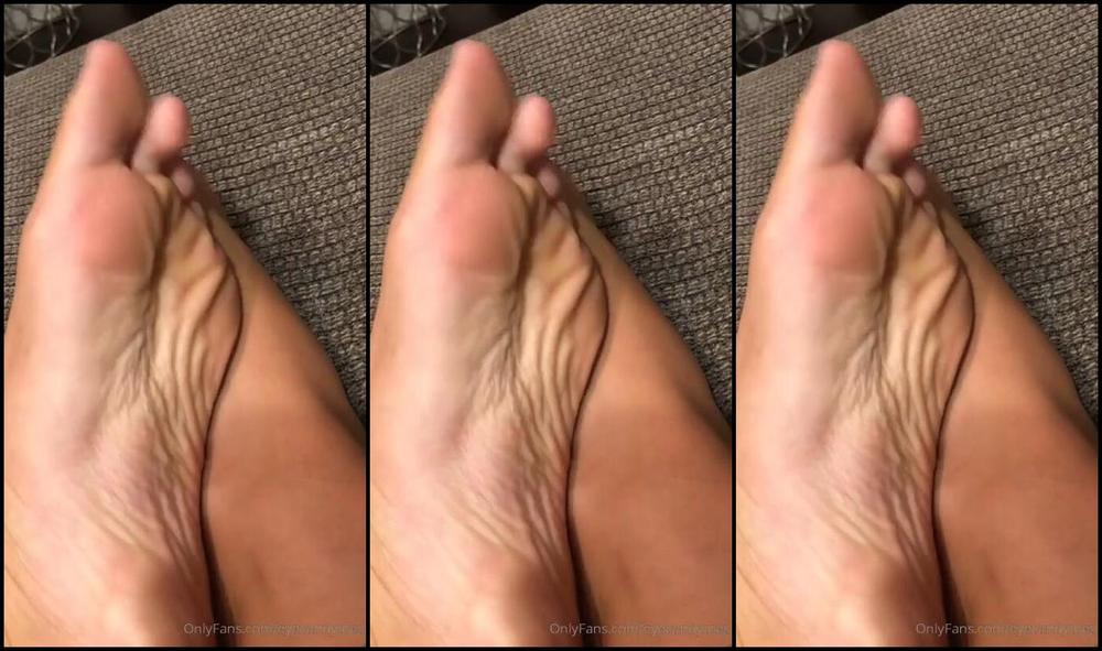 eyecandytoes-31-07-2020-622987778-tell-me-what-y-all-think-and-if-you-want-me-to-keep-posting-my-ig-lives-on-here