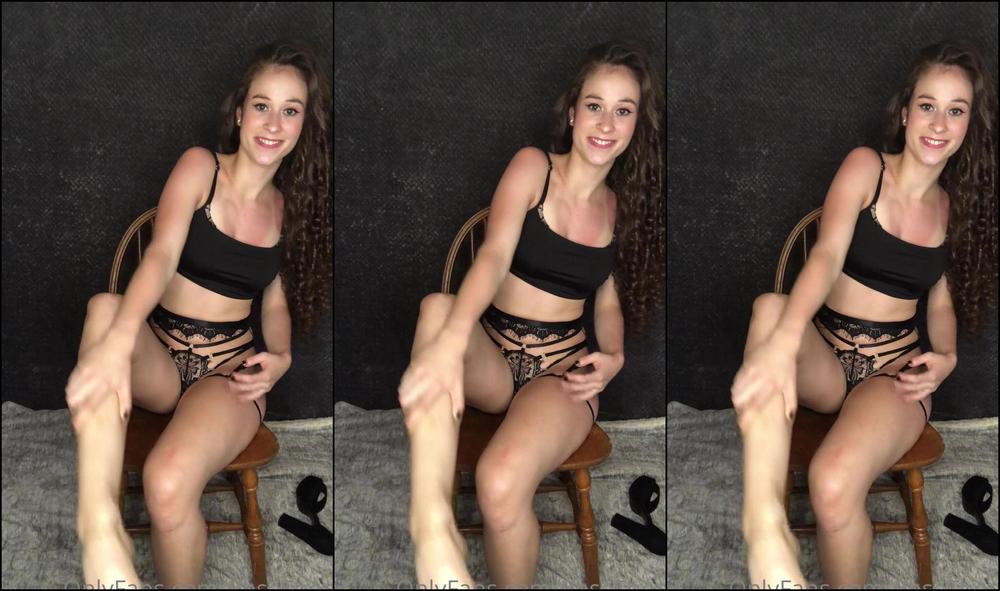 Queenrosethorn Interviewing For An Assistant S Positions I Will Do Anything To Get This Job You Re