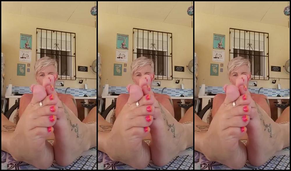 Solefulsassy Onlyfans Time To Gag On My Toes And Make That Dick Hard