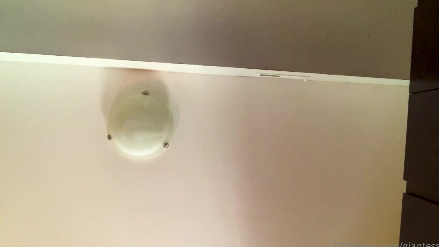 Giantessclips Coffee Shop Shrinking Starring Alice For More Visit Https Onlyfans Com Freckled Feet