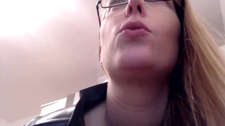 Sallysecret Dominant Spitting