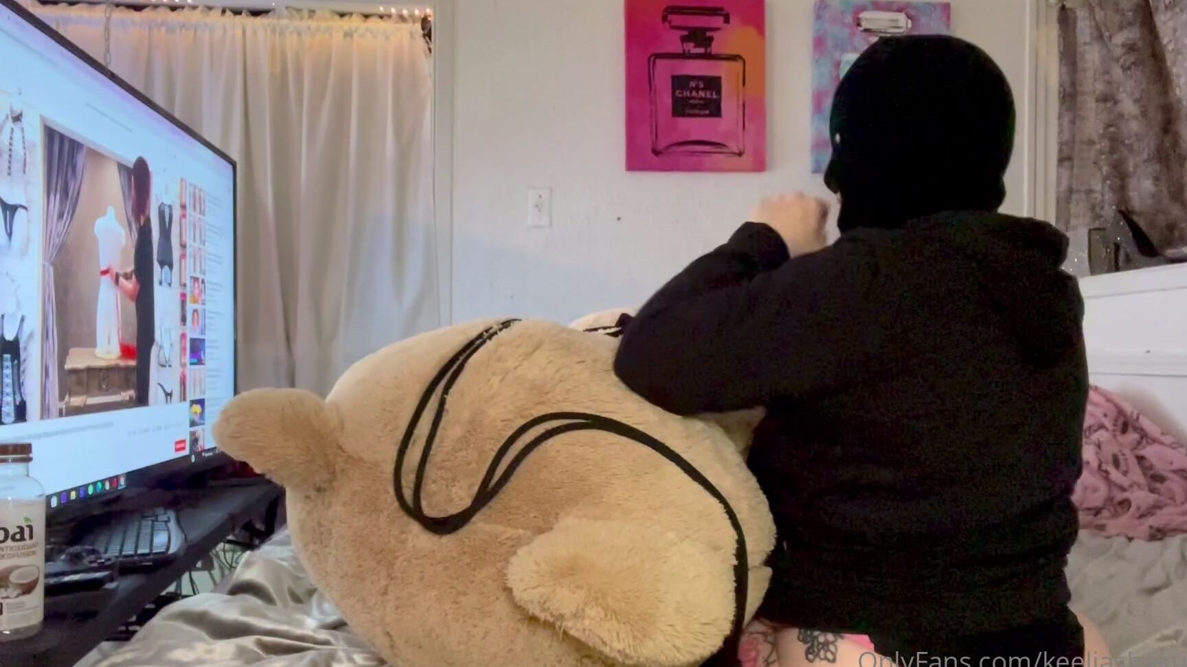 Keeliashaktixoxo It Jus Got Personal Look At Him Helpless Tied Down My Pussy And Ass All Over Him Becau