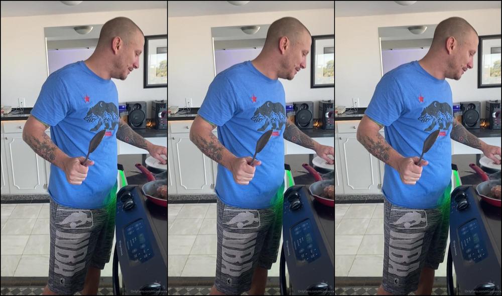 Mrpetexxx Part Of Me Cooking Breakfast