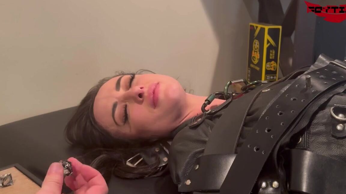 Fettish Tickle Dice Ama Riop