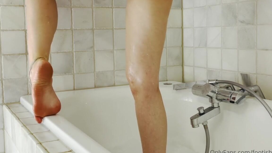 Goddess Anna Nicknamed Footish Ann Onlyfans Today You Get A 5 Minute Video In The Bathtub Nb