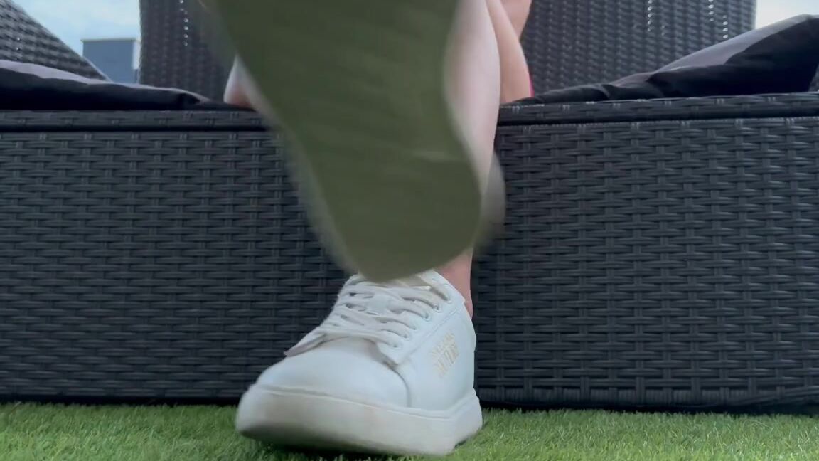 Mrs Larry Onlyfans Ich Khle Mich Mit Meiner Cola Zero Ab Und Du So Du Kannst Dich Nur Auf Mein Sockenspiel Konzen