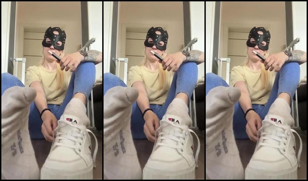 Socksfeet Misstress Nina Onlyfans 08 24 2024 While I Smoke A Leisurely You Can Have Fun With My Socks And Feet Lets Go