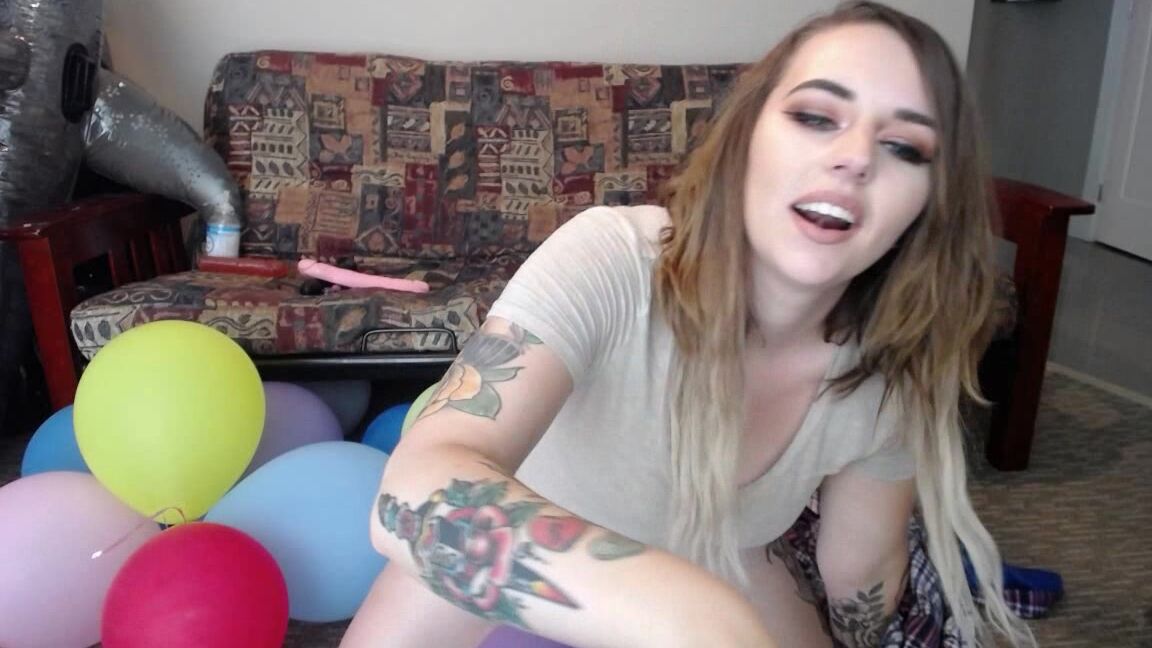 Kelly Belle Balloon Popping