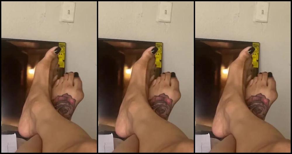 Blatina Goddess Onlyfans 10 12 2023 Look At My Toes All Sexy Wiggling I Bet Your Hard Watching Them