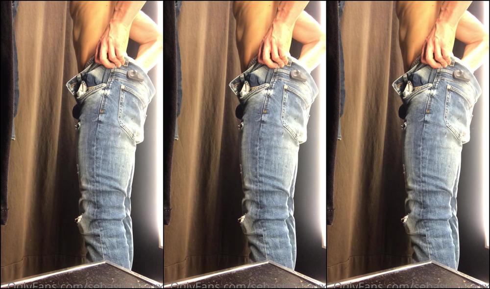 Sebastiancoxxx Took This Video In The Changing Room Of A Zara Store