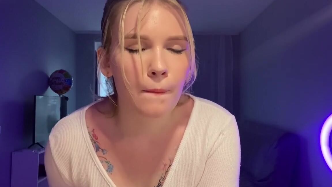 Molly Sweety My stepbrother saw how I was carried away by myself and decided to help me Pornhub