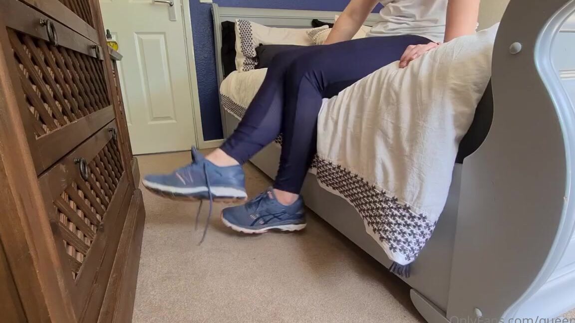 The Foot Queen Of England Aka Queengf90Premium Onlyfans These Stink