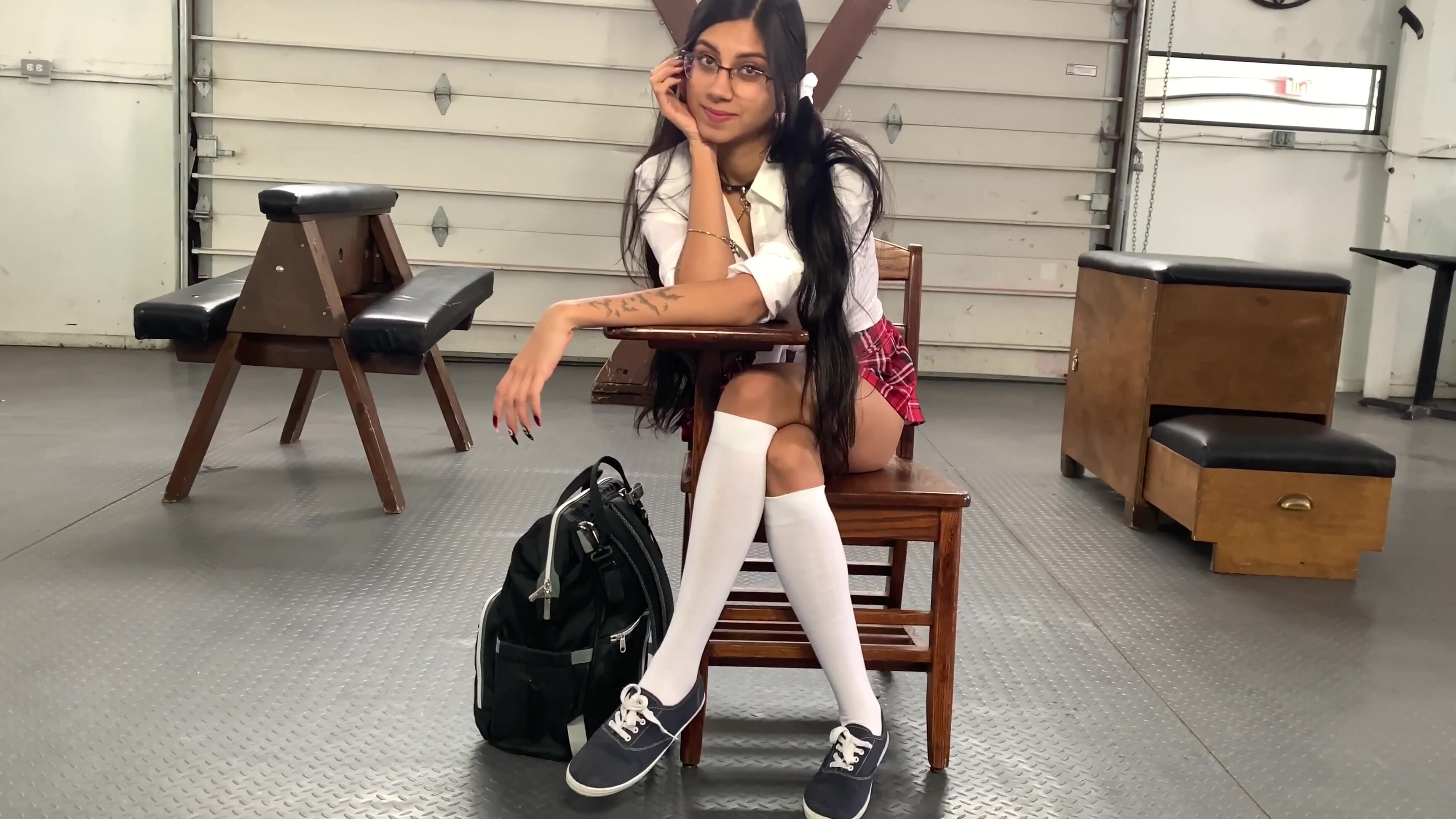 thevixenfiles-17-01-2020-128130904-school-babe-s3x-tape-is-now-25-off-please-pleasee-pleaseee-watch-me-play-suck-and-get