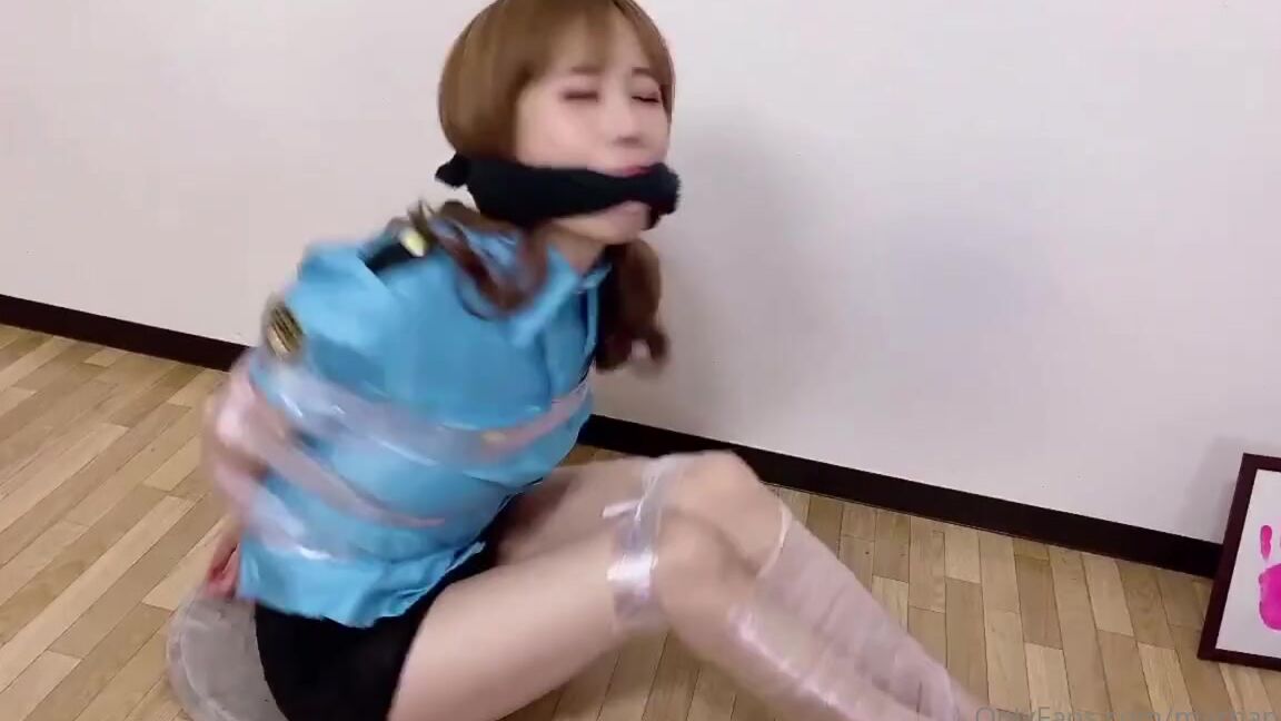 Miichannel R Nicknamed Miichannel R Onlyfans Police Cosplay Restraint 1