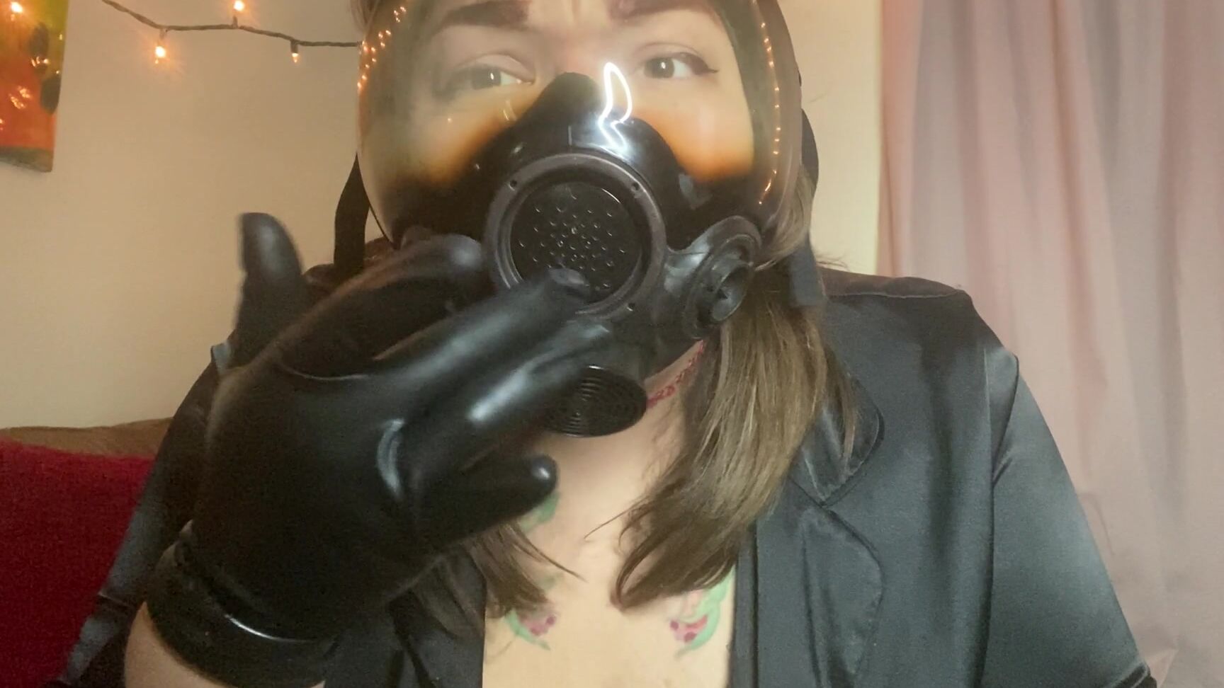 Rubberfoxx Gloved Gasmask Breathplay With You
