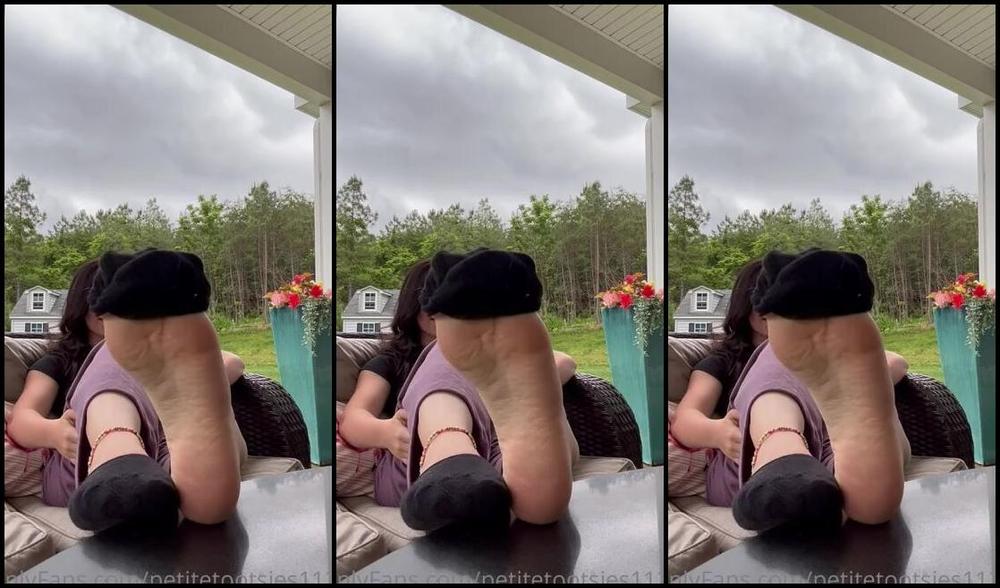 Petite Feet Penelope Aka Penelopestootsies739 Onlyfans Stroke Your Cock While I Peel My Smelly Socks Off