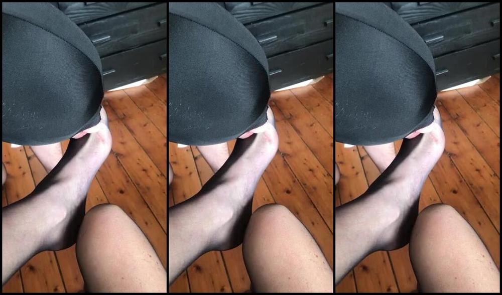 Ladydarkangeluk Onlyfans 1 Min Clip Of Some Loveky Foot Worship With Tights On Footworship Tights Nylons Submissive Mask