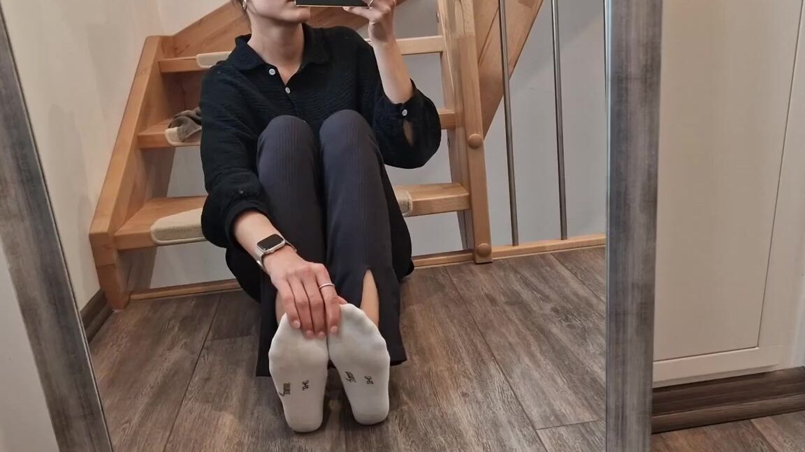 Germangirlnextdoor95 Onlyfans White Is Back On Some Toes There Is Some Glitter Which You Yearly See Ill Show You Tomorrow Qh