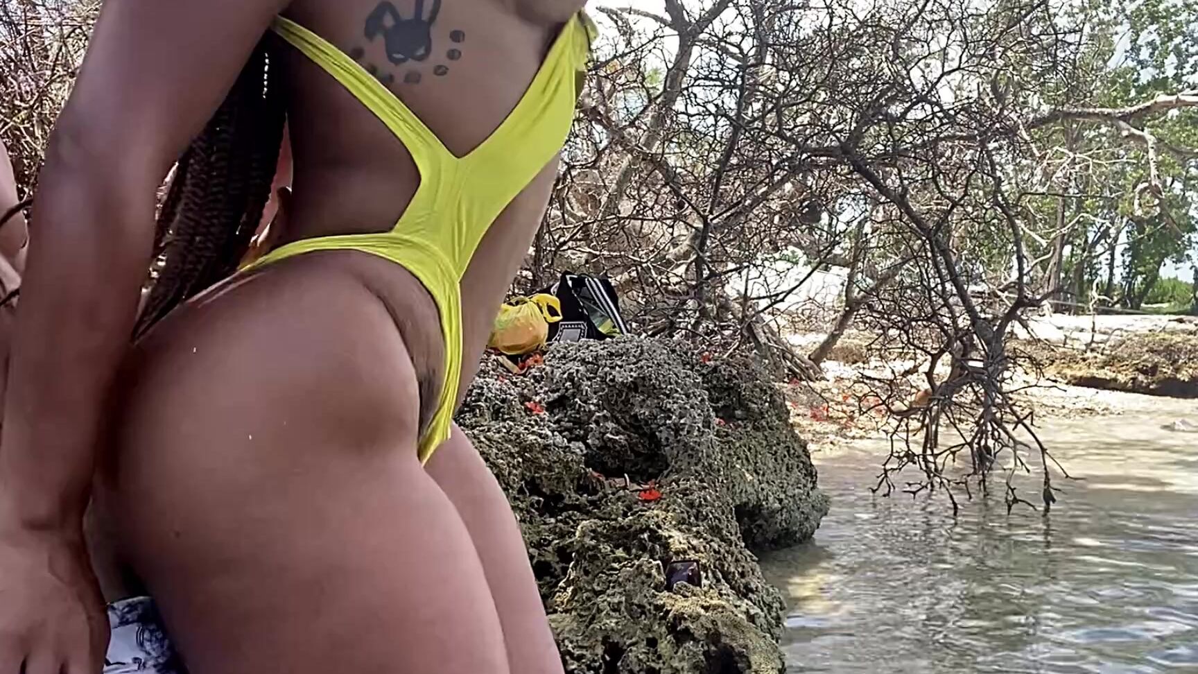 Carlamorellixxx Fucking Beach