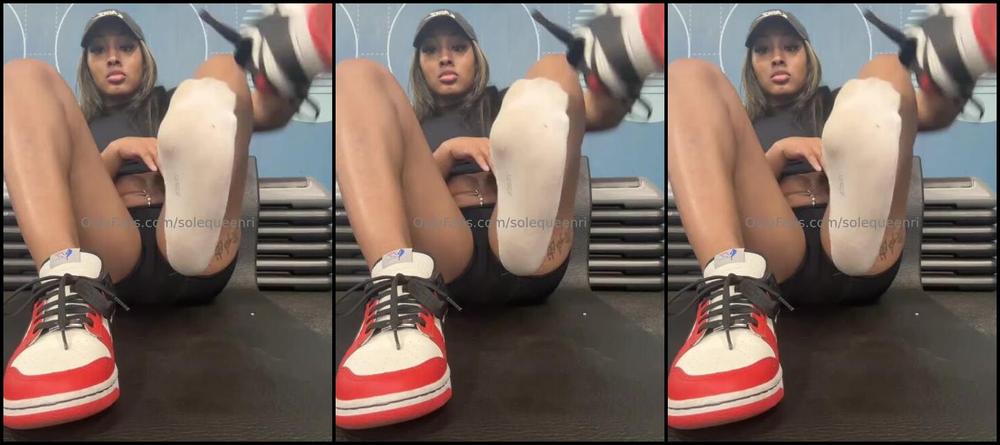 Queen Ri Nicknamed Solequeenri 06 17 2024 Onlyfans Video Sneaky Sweaty Sock Removal In The Gym