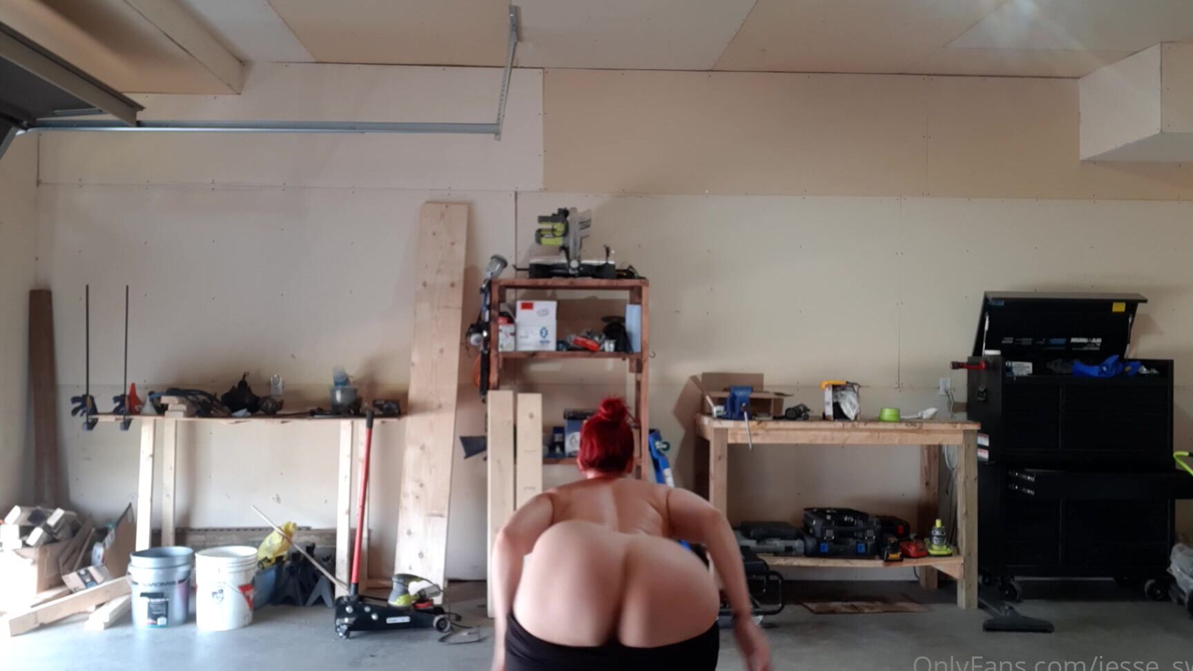 jesse-switch-22-06-2020-456212808-just-a-quick-topless-workout