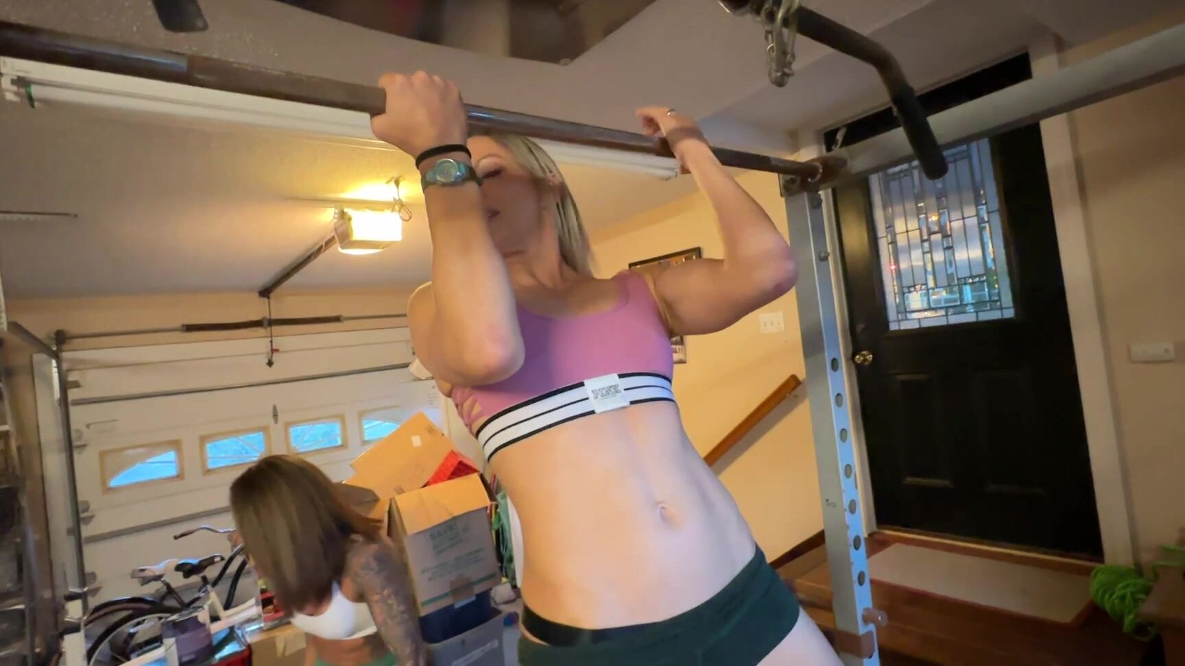 Lora Cross Lora Cross And Tapered Physique Chin Up Challenge