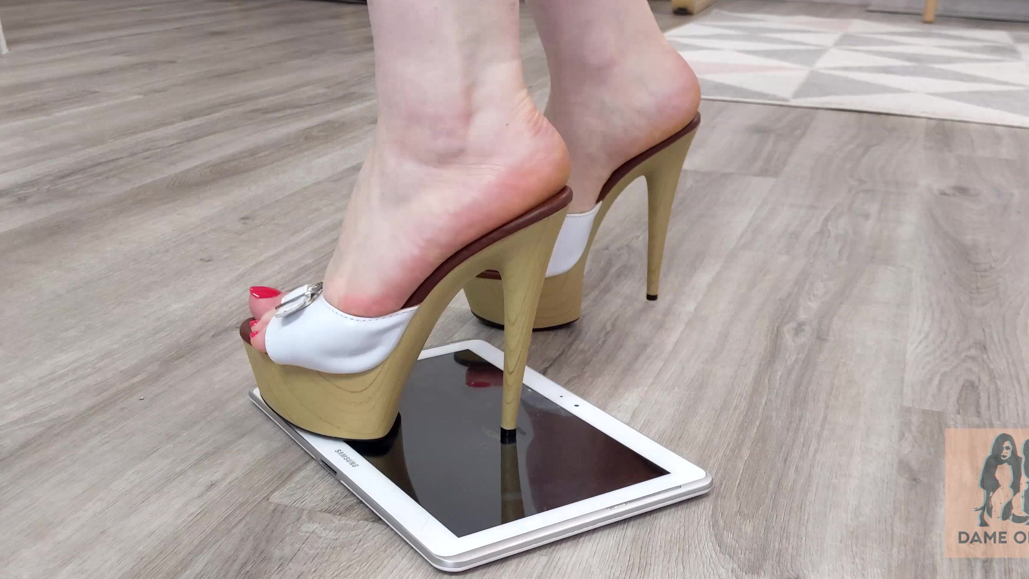 Food & Object Crush,Scolding,French,Taboo,High Heels dame olga pov destroying tablet boy bought porn ManyVids