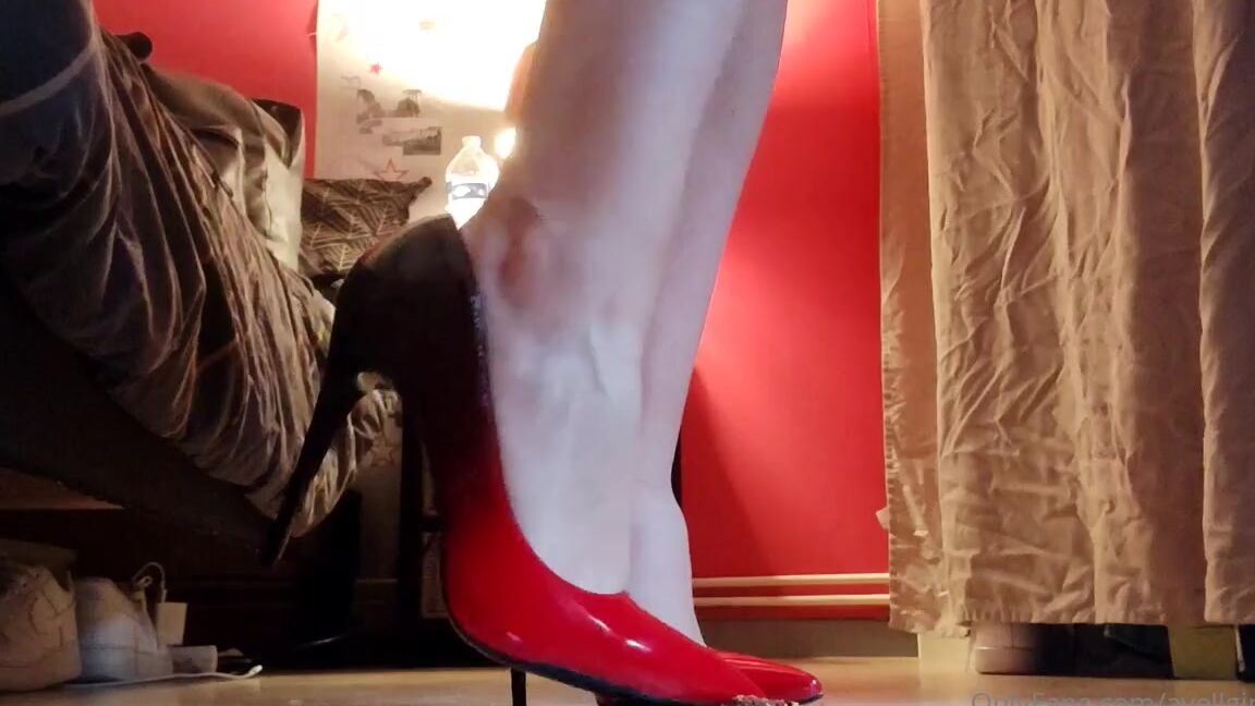 Ayellgirlfeet Nicknamed Ayellgirlfeet Onlyfans Food Crushing 12