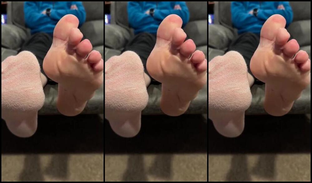 Solemate91 Nicknamed Solemate91 Onlyfans Scootch Up Closer I M Going To Slip These Socks Off And Rub My Bare Stinky Feet