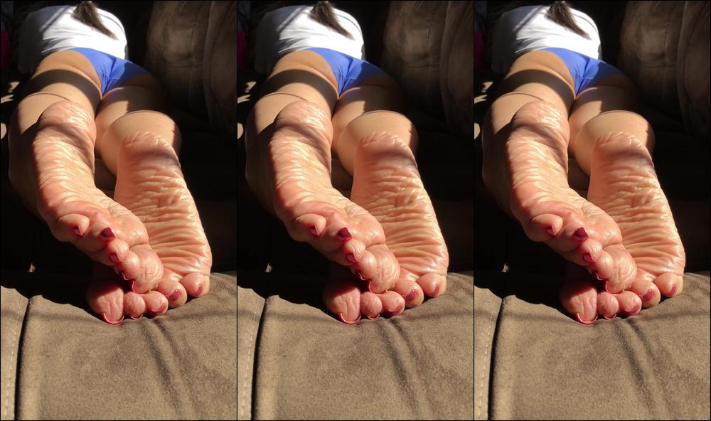 Deedeericanfeet Hehehe Some Wiggling Soles In Sunlight And A Peek Of Sunlight For The Cheeks