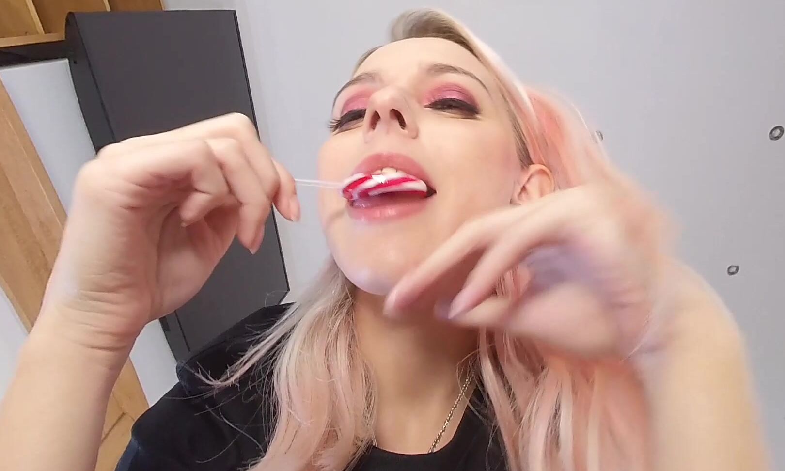 Jimmydraws Chloe Toy Facesitting And Spitplay