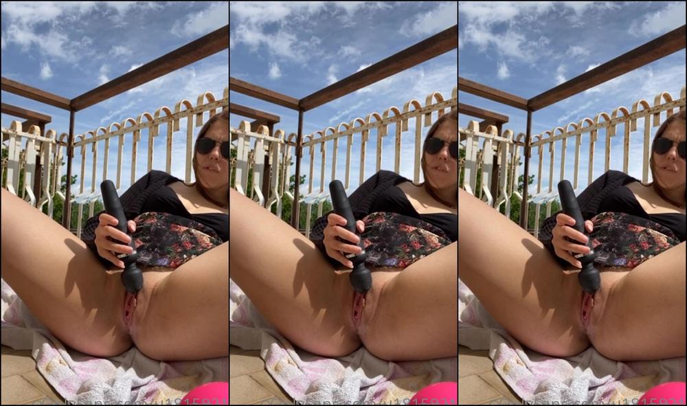 West Mia She Squirts For The First Time