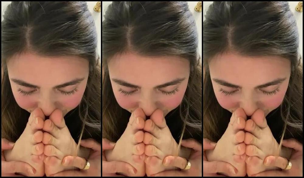 Moringa Paz Nicknamed Moringapaz 10 20 2024 Onlyfans Video Im On Vacations And After A Long Day Walking I Had To Come Back