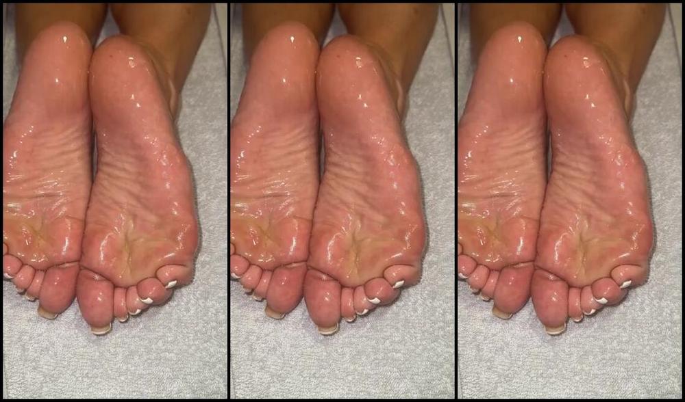 Heatherlovenyc Nicknamed Heatherlovenyc Onlyfans Babe I Am So Horny Can You Please Fuck My Feet Please 1