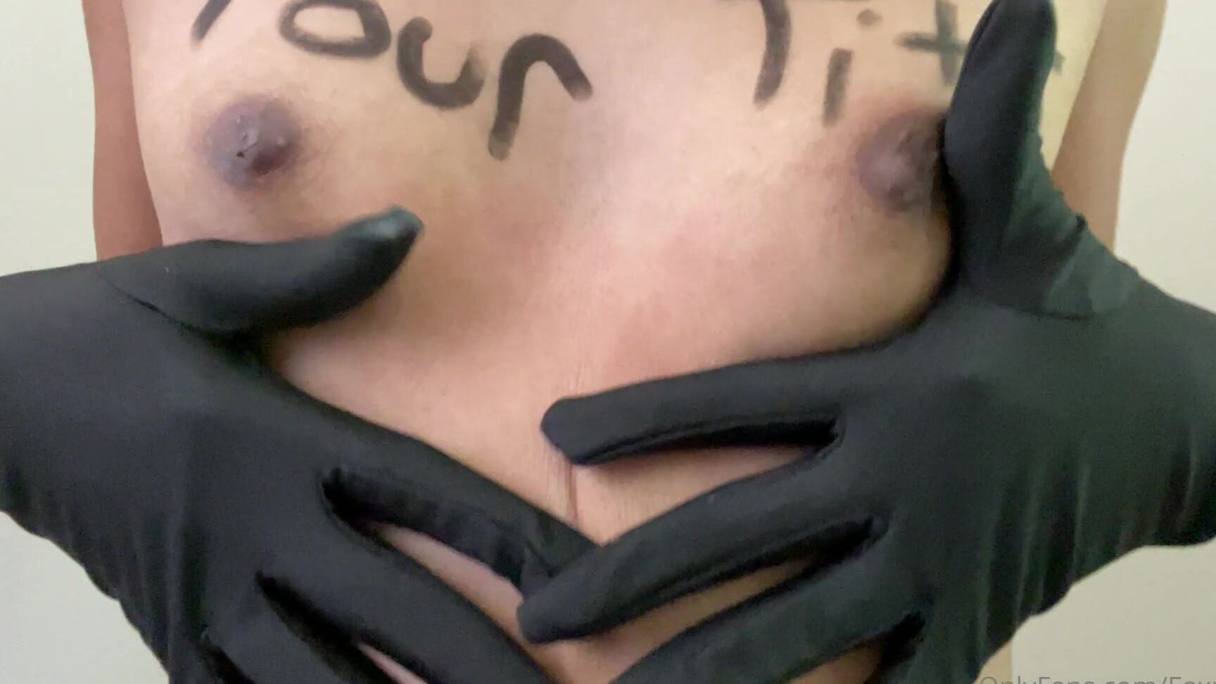 Foxxpink Your Tits So How Would You Suck On Them Right Now Be Nasty I Want To Get Wet Dm One Of