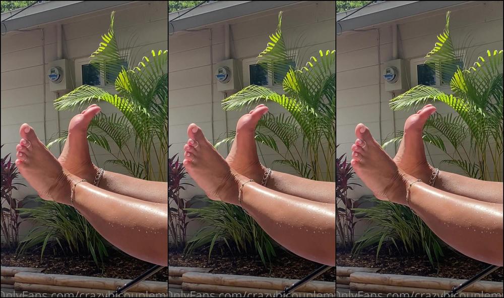 Crazybicouplemw Feets Feats