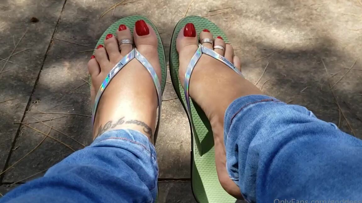 Goddess Tricia Nicknamed Goddesstricia 08 31 2023 Onlyfans Video Para Quem Ama Havaianas E Unhas Vermelhas