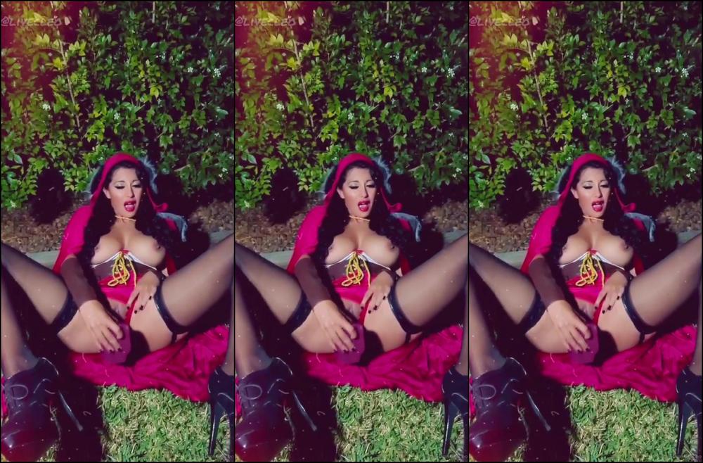 livecleo-13-08-2020-697960476-red-riding-hood-me-ets-the-big-back-wolf-in-the-forest-i-am-sure-that-some-neighbours-