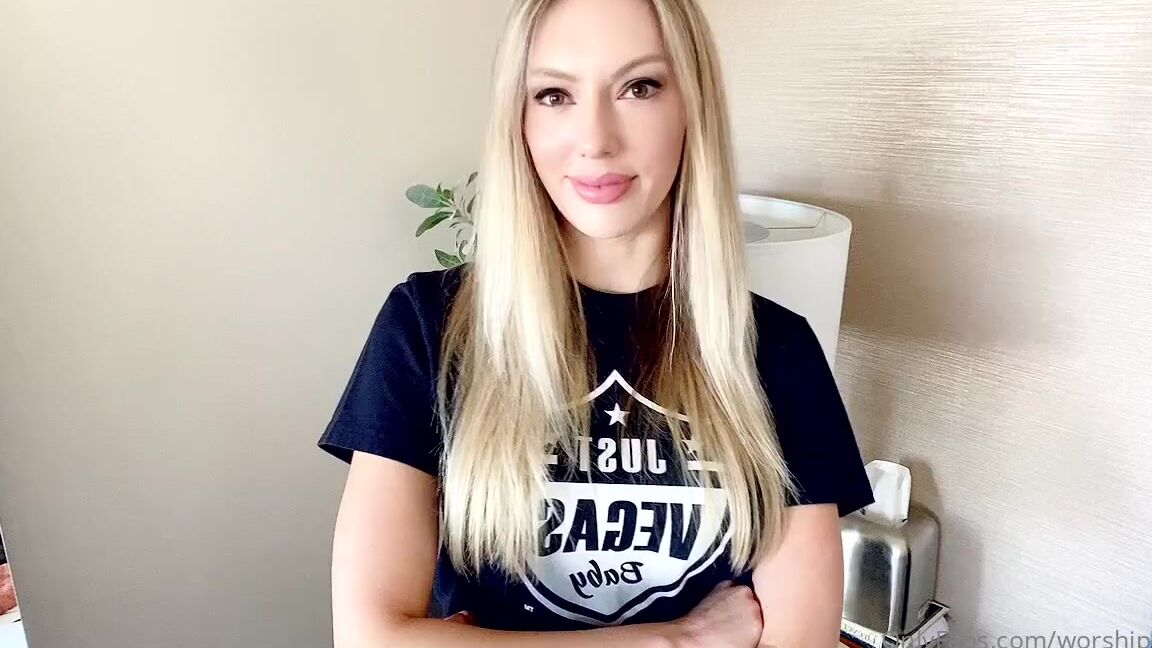 Princess Rene Aka Worshiprene Onlyfans Omg What Is Going On W This Upload Here S The Third Question For Fuck Sake