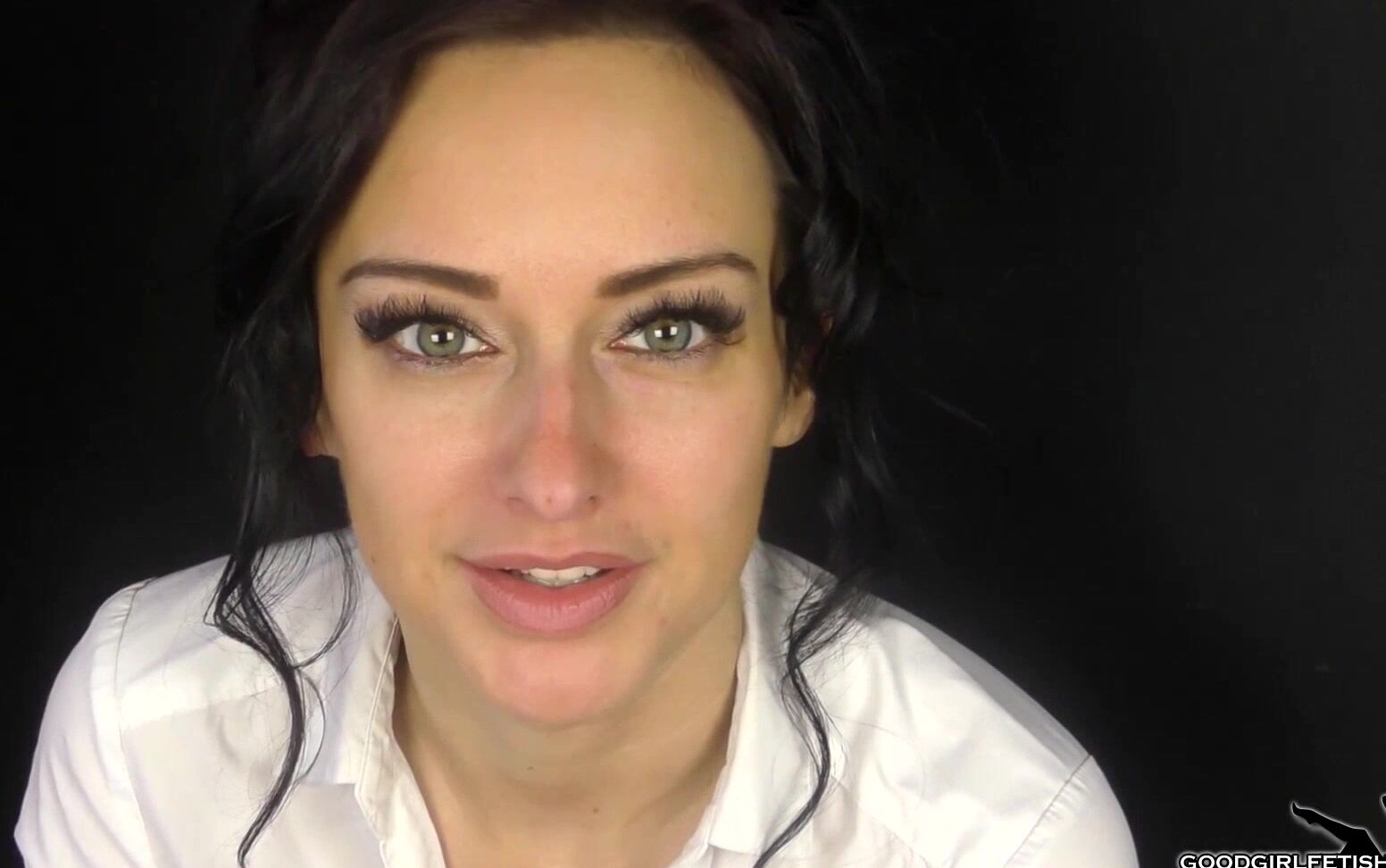 Close-Ups, Extreme Close-ups, Sneezing cassieclarke natural sneezing close up to the camera ManyVids