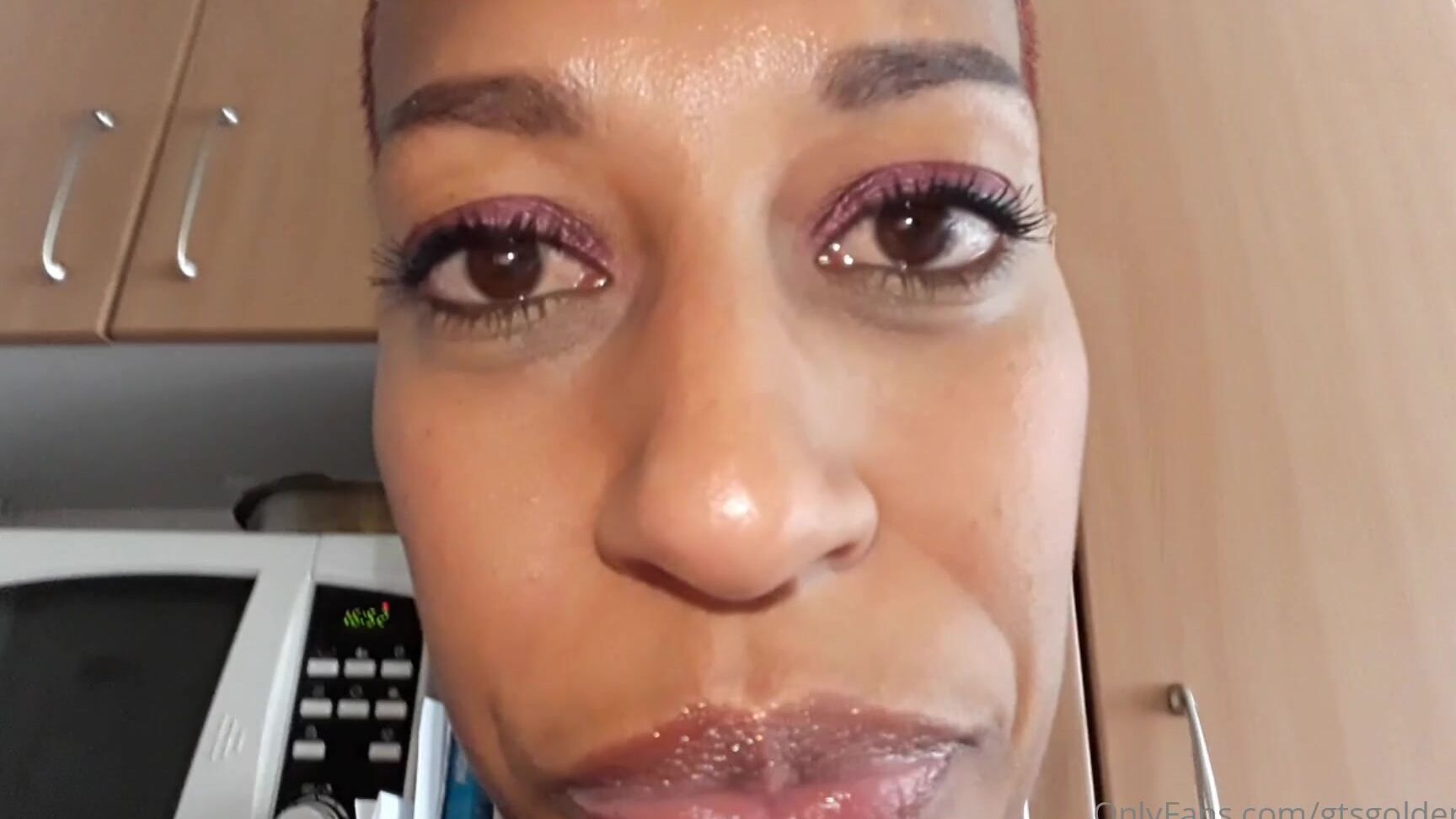 Gtsgoldenlace Mom S Friend Discovers Little Jaime Is A A Shrinker