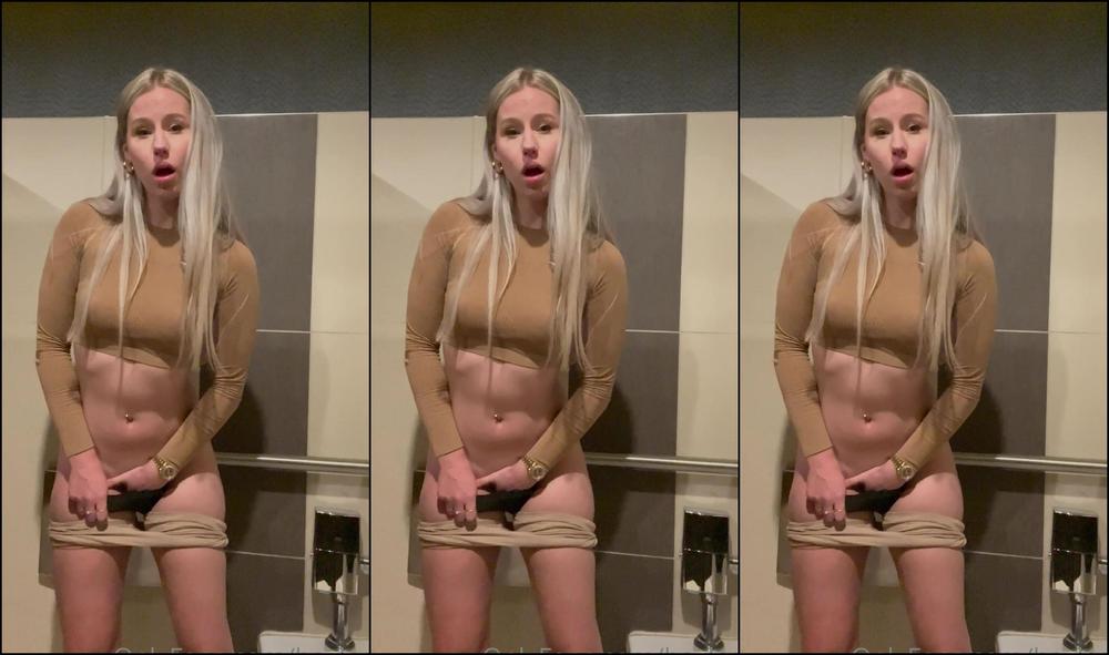 Hayleex I Was So Horny Had To Go To The Restroom